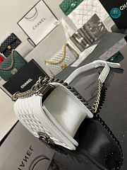 Chanel Boy Flap Bag In White Chervon Calfskin 67085 Size 20cm - 4