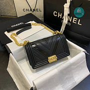 Chanel Medium Boy Chevrom Black 67086 25cm - 1