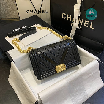 Chanel Medium Boy Chevrom Black 67086 25cm