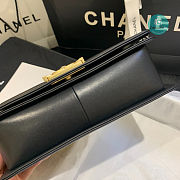 Chanel Medium Boy Chevrom Black 67086 25cm - 5