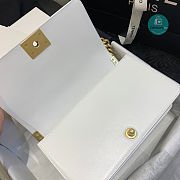 Chanel Medium Boy Chevrom White 67086 25cm - 2