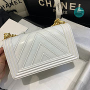 Chanel Medium Boy Chevrom White 67086 25cm - 5