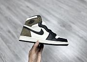 Travis Scott x Air Jordan 1 Retro High  - 3
