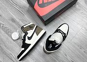 Travis Scott x Air Jordan 1 Retro High  - 2