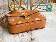 Louis Vuitton Pochette Metis In Beige 25x9x19 cm - 6