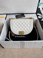 Chanel Le Boy Messenger Bag Lambskin White 18x12.5x6cm - 1