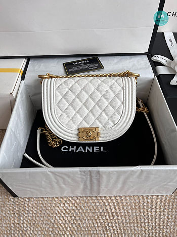 Chanel Le Boy Messenger Bag Lambskin White 18x12.5x6cm