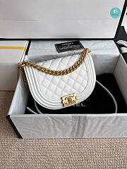 Chanel Le Boy Messenger Bag Lambskin White 18x12.5x6cm - 3