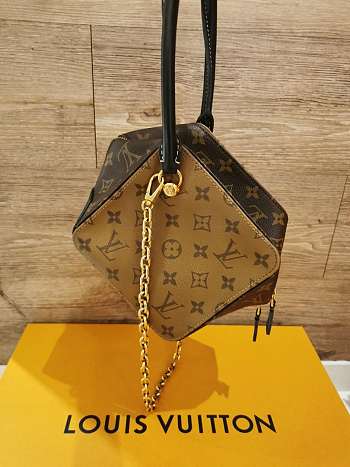 Louis Vuitton Monogram Square Bag 16cm