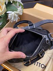 Louis Vuitton Keepall XS Black 21 x 12 x 9 cm - 5