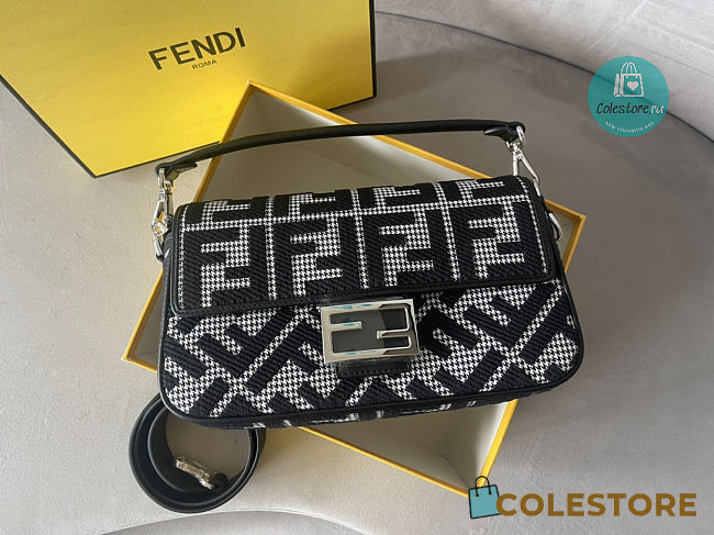 Fendi Baguette Bag In Black 27x15x11cm - 1