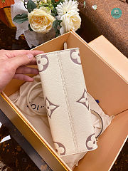 Louis Vuitton Onthego PM Bicolor Monogram Empreinte Leather 25x19x11.5cm - 3