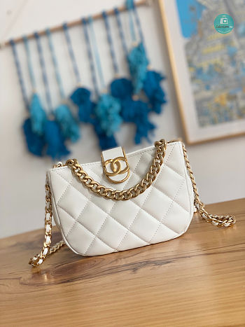 Chanel Small HOBO Handbag Lambskin 12.5x19x6.5cm