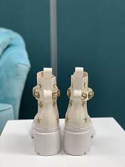 Gucci Embroidered Leather Ankle Boots In White - 4
