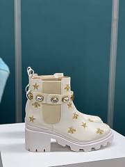 Gucci Embroidered Leather Ankle Boots In White - 6