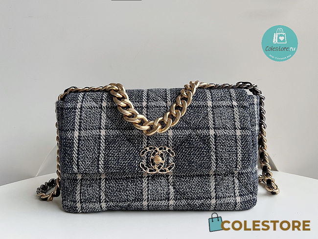 Chanel 19 Maxi Handbag 20x30x10 cm - 1