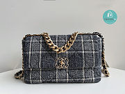 Chanel 19 Maxi Handbag 20x30x10 cm - 1