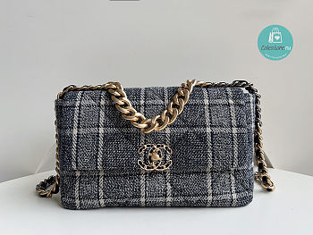 Chanel 19 Maxi Handbag 20x30x10 cm