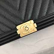 Chanel V-Boy handbag calfskin & gold metal in Black 25cm - 6