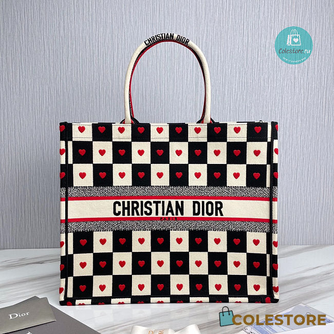 Dior Book Tote Large Dioramour D-Chess Heart Embroidery 41.5 x 32 x 16 cm - 1
