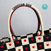 Dior Book Tote Large Dioramour D-Chess Heart Embroidery 41.5 x 32 x 16 cm - 4