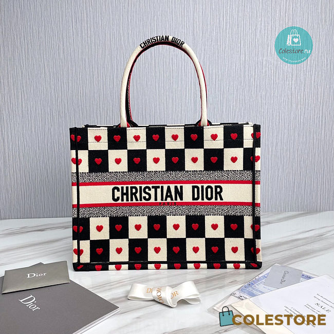 Dior Book Tote Medium Dioramour D-Chess Heart Embroidery 36.5x28x16 cm - 1