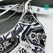 Colestore Balenciaga Le Cagole Graffiti Shoulder Bag In White 26x12x6 cm - 6