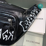 Colestore Balenciaga Graffiti Logo Belt Bag In Black 37x8.5x17 cm - 4