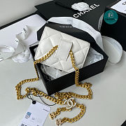 Chanel Clutch With Chain Lambskin White 11 × 15.5 × 4.5 cm  - 6