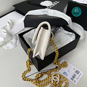 Chanel Clutch With Chain Lambskin White 11 × 15.5 × 4.5 cm  - 5