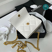 Chanel Clutch With Chain Lambskin White 11 × 15.5 × 4.5 cm  - 4