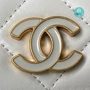 Chanel Clutch With Chain Lambskin White 11 × 15.5 × 4.5 cm  - 3