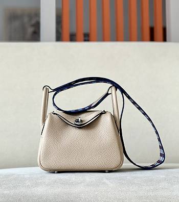 Hermes Taurillon Clemence Mini Lindy In 19x2.5x9cm 