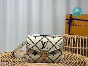 Louis Vuitton Pochette Métis Monogram Empreinte Leather In Whte  25.0 x 19.0 x 7.0 cm - 1