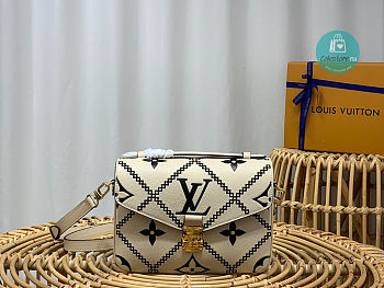 Louis Vuitton Pochette Métis Monogram Empreinte Leather In Whte  25.0 x 19.0 x 7.0 cm