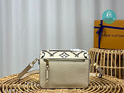 Louis Vuitton Pochette Métis Monogram Empreinte Leather In Whte  25.0 x 19.0 x 7.0 cm - 5