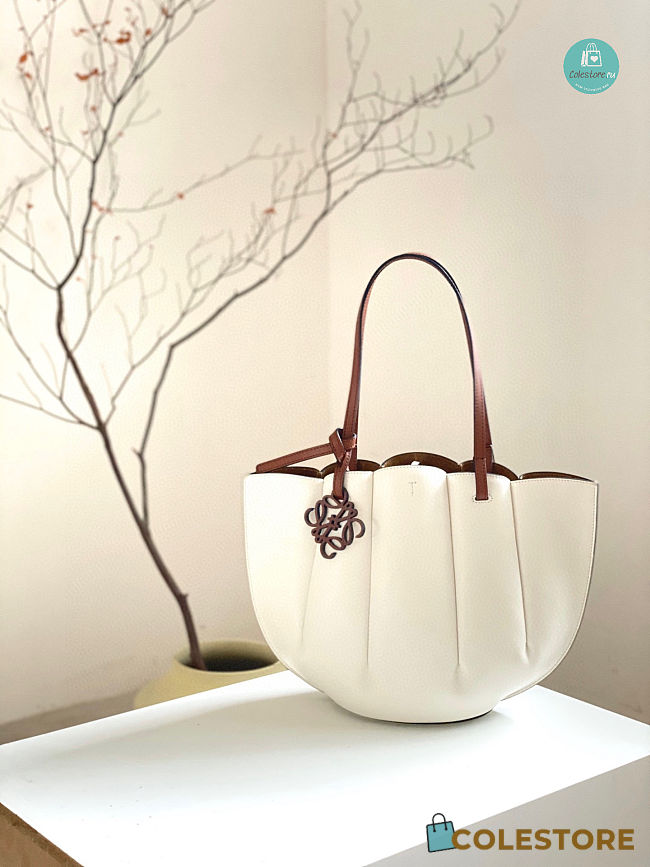 Loewe Shell Small Leather Tote Bag In White 33x25x15cm - 1