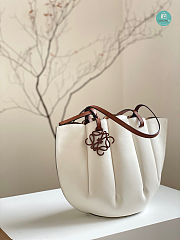 Loewe Shell Small Leather Tote Bag In White 33x25x15cm - 5