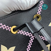 Louis Vuitton NéoNoé MM Bucket Bag Monogram Empreinte Leather In Black 26.0 x 26.0 x 17.5 cm - 2
