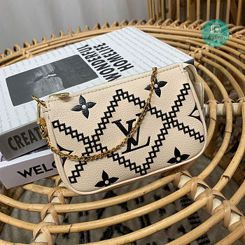 Louis Vuitton Mini Pochette Accessoires Bag Beige 15.5 x 10.5 x 4 cm