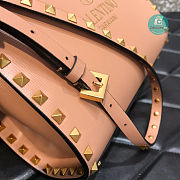 Valentino Garavani Rockstud-embellished Tote Bag In Nude 22x17x7cm  - 3