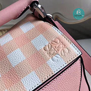 Loewe Gingham Puzzle Bag In Pink Size 29cm - 5