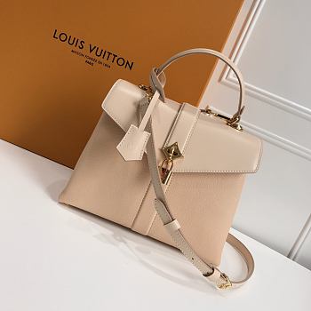 Louis Vuitton Rose Des Vents PM Handbag In Cream 26 .5 x 19.5 x 11.0 cm
