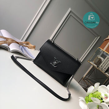  Louis Vuitton Mylockme Chain Bag Lockme Leather In Black 22.5 x 17.0 x 5.5 cm