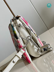 Louis Vuitton Coussin BB H27 size 21 x 16 x 7 cm - 4