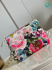Louis Vuitton Coussin BB H27 size 21 x 16 x 7 cm - 5
