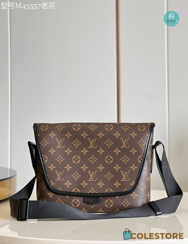 Louis Vuitton Magnetic Messenger Monogram Macassar Canvas 31.5 x 22 x 8 cm - 1