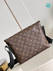 Louis Vuitton Magnetic Messenger Monogram Macassar Canvas 31.5 x 22 x 8 cm - 4