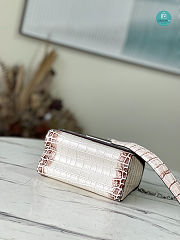 Louis Vuitton LV Mini Twist Shoulder Bag In White Crocodile Leather 19 x 15 x 9 cm - 3