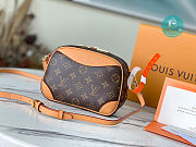 Louis Vuitton Deauville Mini Monogram Handbag 21 x 16 x 7 cm - 5